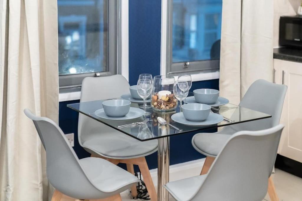 2 Bedroom Apartment Londres Extérieur photo