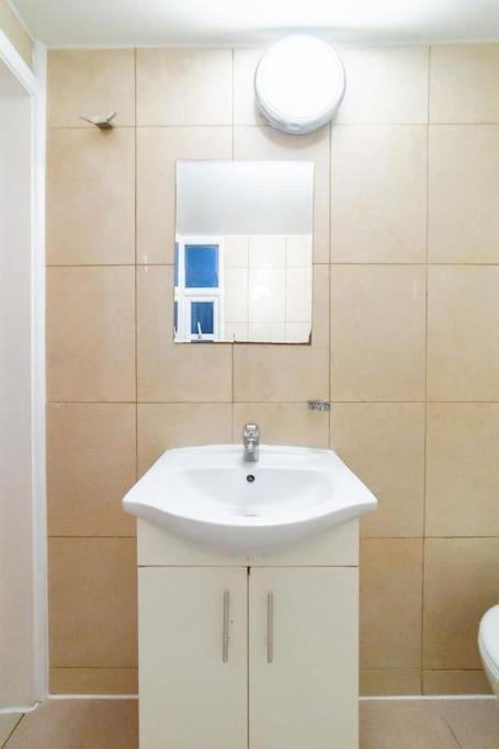 2 Bedroom Apartment Londres Extérieur photo